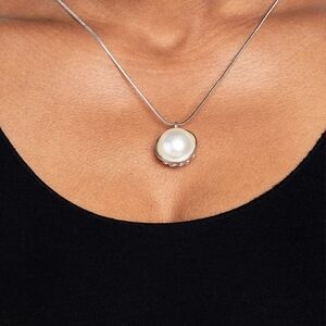 Paparazzi Haute Hybrid White Necklace/Earrings Set